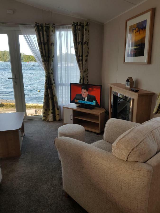 Dees hot tub breaks at Tattershall Lakes Jet Ski 4 Eksteriør bilde