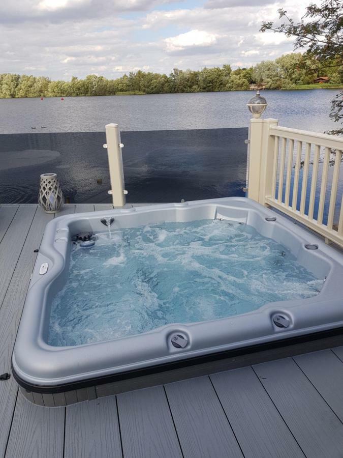 Dees hot tub breaks at Tattershall Lakes Jet Ski 4 Eksteriør bilde
